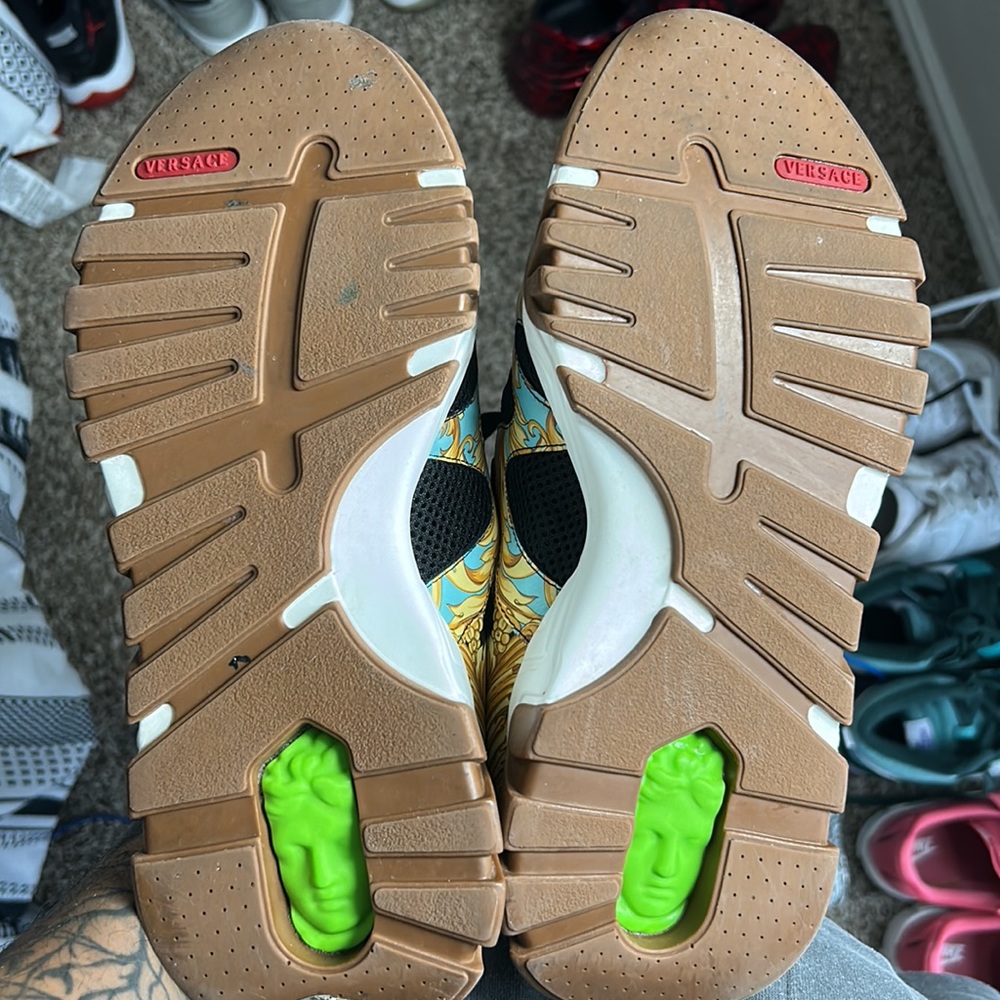 Versace shoes - Picture 3 of 4